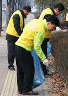 한림대동탄성심병원 '깨끗한 거리 만들기' 앞장(사진 한림대의료원 제공).