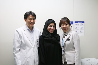 왼쪽부터 정창욱 교수, 아스마 알블루시씨, 주경원 국제진료센터 코디네이터.