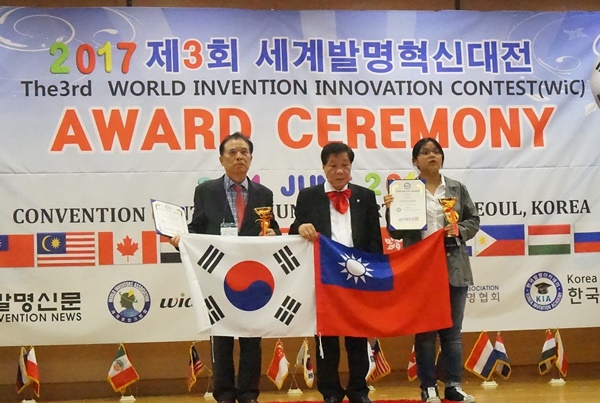 분당 차병원 흉부외과 이두연 교수(사진 왼쪽)가 '제3회 세계발명혁신대전 시상식'에서 금상을 수상했다.
