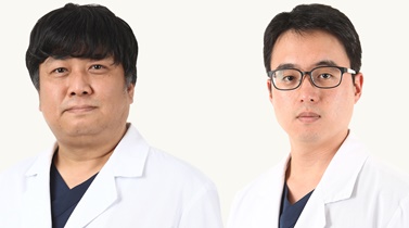 (좌측부터) 고대구로병원 비뇨의학과 박홍석 교수-비뇨의학과 김종욱 교수.