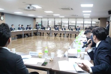 한국제약바이오협회는 19일 서울 방배동 협회 2층 K룸에서 제1차 이사회를 열어 2019년 사업계획과 예산안 등을 의결했다.