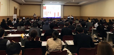 지난 20일 열린 춘계 심혈관 통합학술대회에서 한미약품 산학세션의 주제발표를 진행하고 있다.