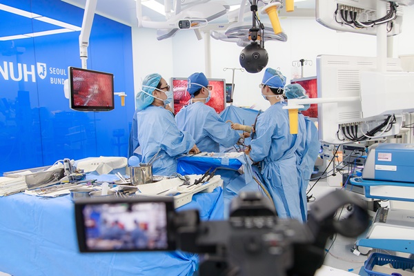 360 VR영상 및 고화질 영상으로 유튜브에 실시간 송출된 폐암수술.