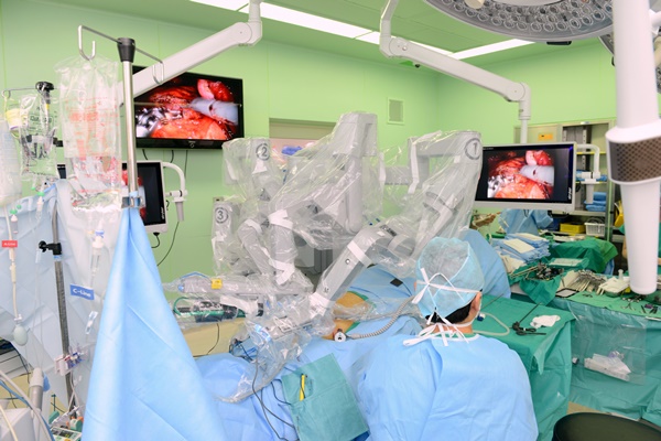 세브란스병원 신장이식 로봇수술 장면.