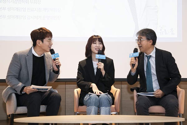방송인 장성규, 개그우먼 박소라, 성빈센트병원 비뇨의학과 이승주 교수(왼쪽부터).