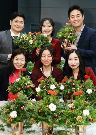 한국애브비 크리스마스 트리 만들기 클래스.