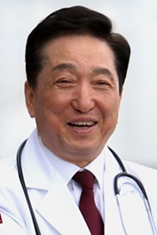 에이치플러스 양지병원 김철수 이사장.