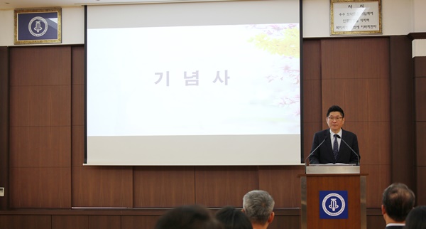 7일 종근당 본사에서 진행된 창립 79주년 기념식에서 김영주 대표가 기념사를 대독하고 있다.