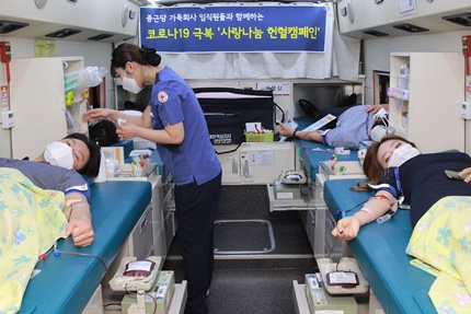 12일 종근당 본사에서 임직원들이 ‘사랑나눔 헌혈캠페인’에 동참하고 있다.