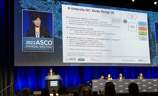 대한항암요법연구회 위암분과 위원장 라선영 교수(연세암병원 종양내과)가 ASCO 2022에서 구연 발표를 하고 있다.