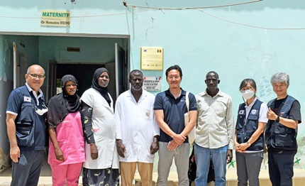 세네갈 중부지역 모자보건체계 강화사업단과 코이카가 의료기자재를 전달했다.