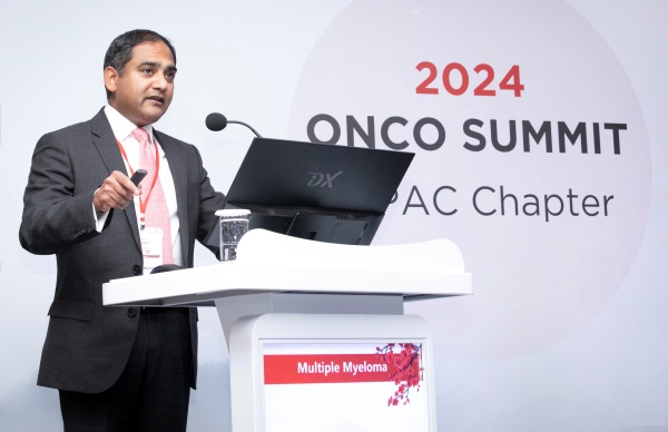지난 16일에 열린 ‘온코 서밋 2024’ 다발골수종 세션 중 영국 옥스포드대학병원 카르티크 라마사미(Karthik Ramasamy) 박사가 발표를 진행하고 있다.